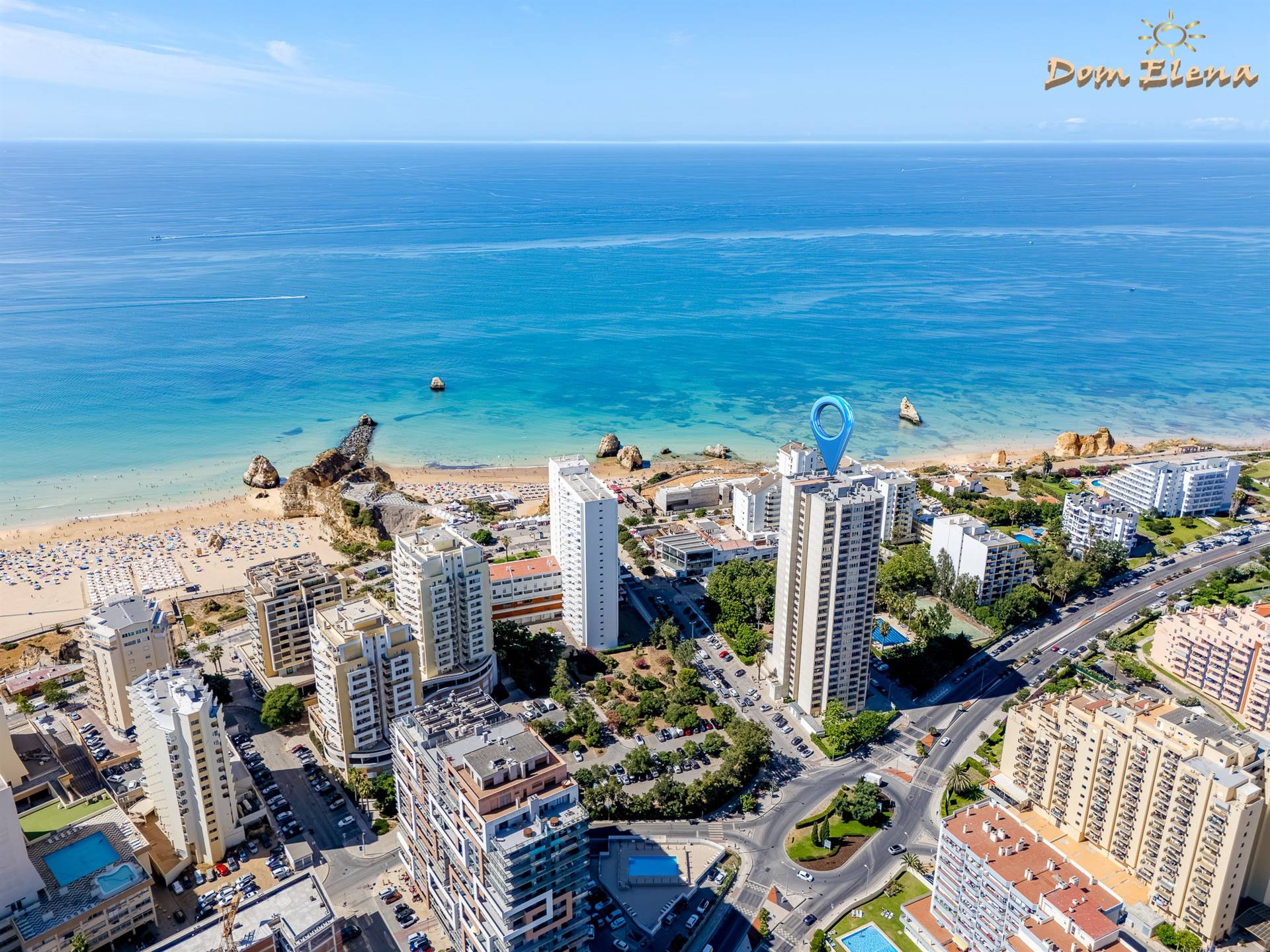 Panorama aereo sulla costa e le scogliere di Praia da Rocha Algarve